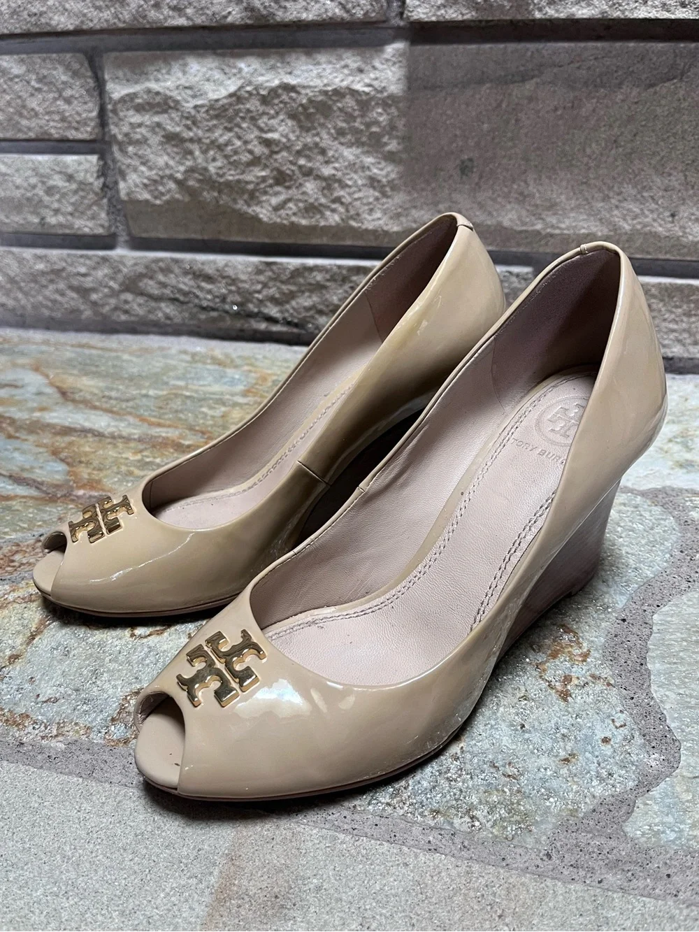 Tory Burch Beige Patent Leather Jade Peep Toe Wedge Pumps Size 6.5